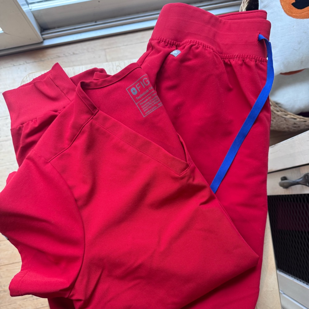 Figs Winning Red Scrub Ensemble